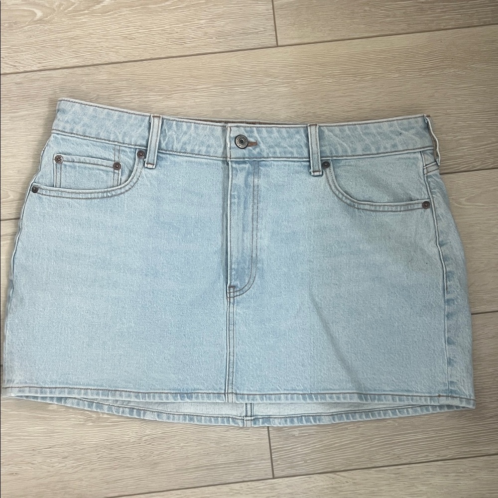 Abercrombie & Fitch Light Wash Denim Mini Skirt